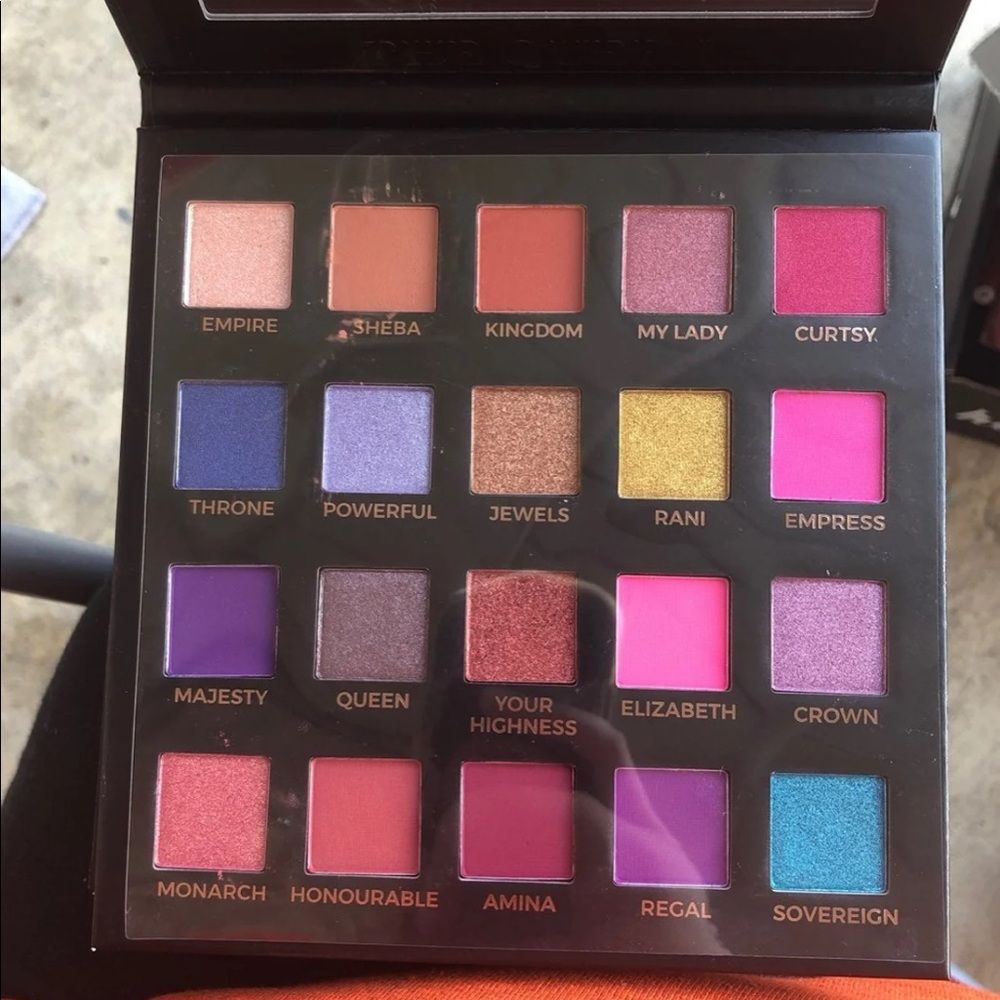 The Queen Pallet